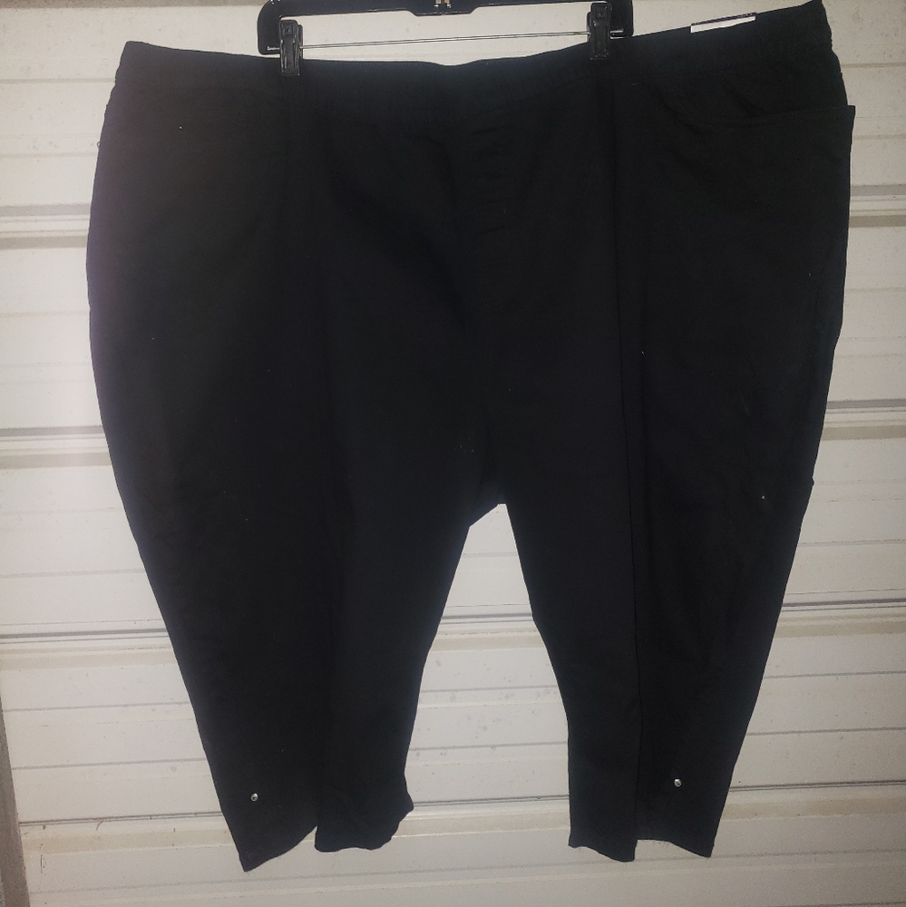 5X Plus Size Black Catherines Capris pants cropped new